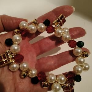 NIB Luxurious Pearly Wrapped Presents Bracelet